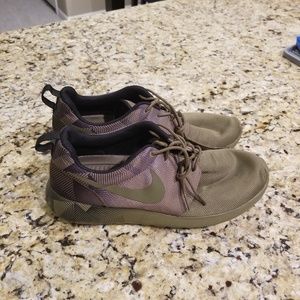 Nike Roshe One - Olive/Print Size 10.5 M